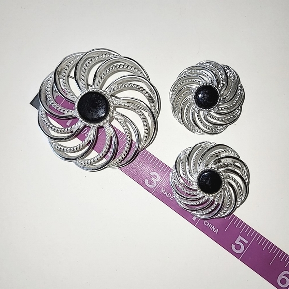 SARAH COVENTRY "MYSTIC SWIRL" 1966 BROOCH & EARRINGS - Picture 7 of 8